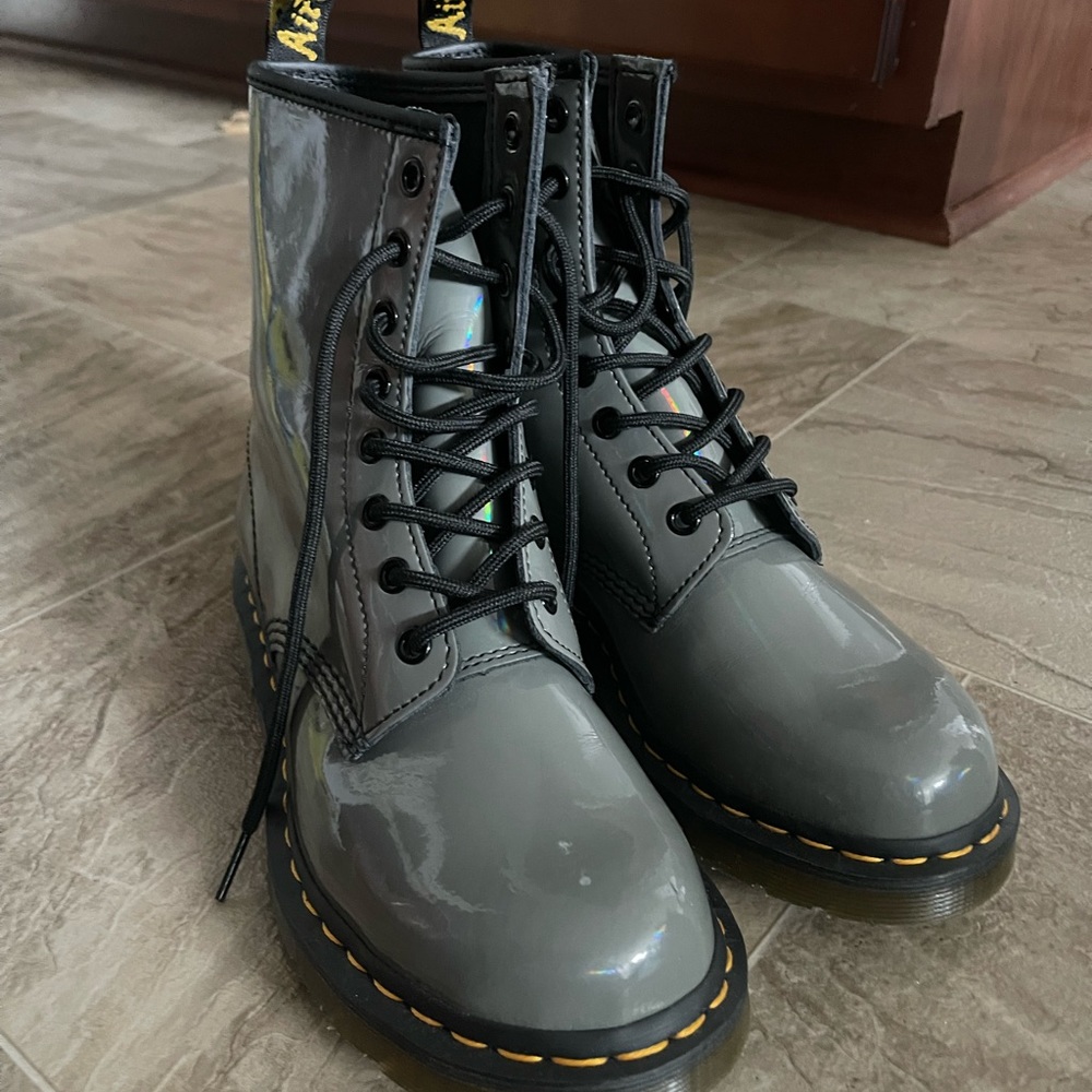 Dr martens boots authentic BRAND NEW. Limited color not available anymore